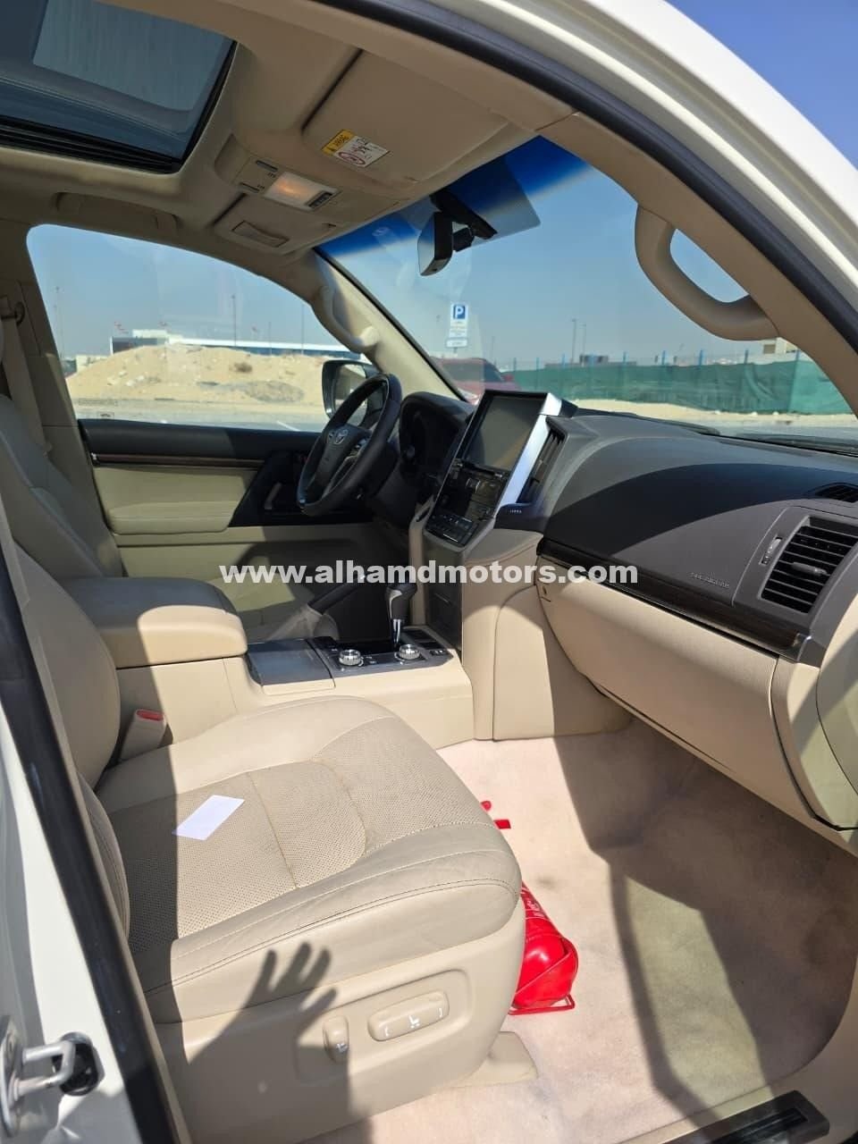 Car Image 2019 TOYOTA LAND CRUISER 