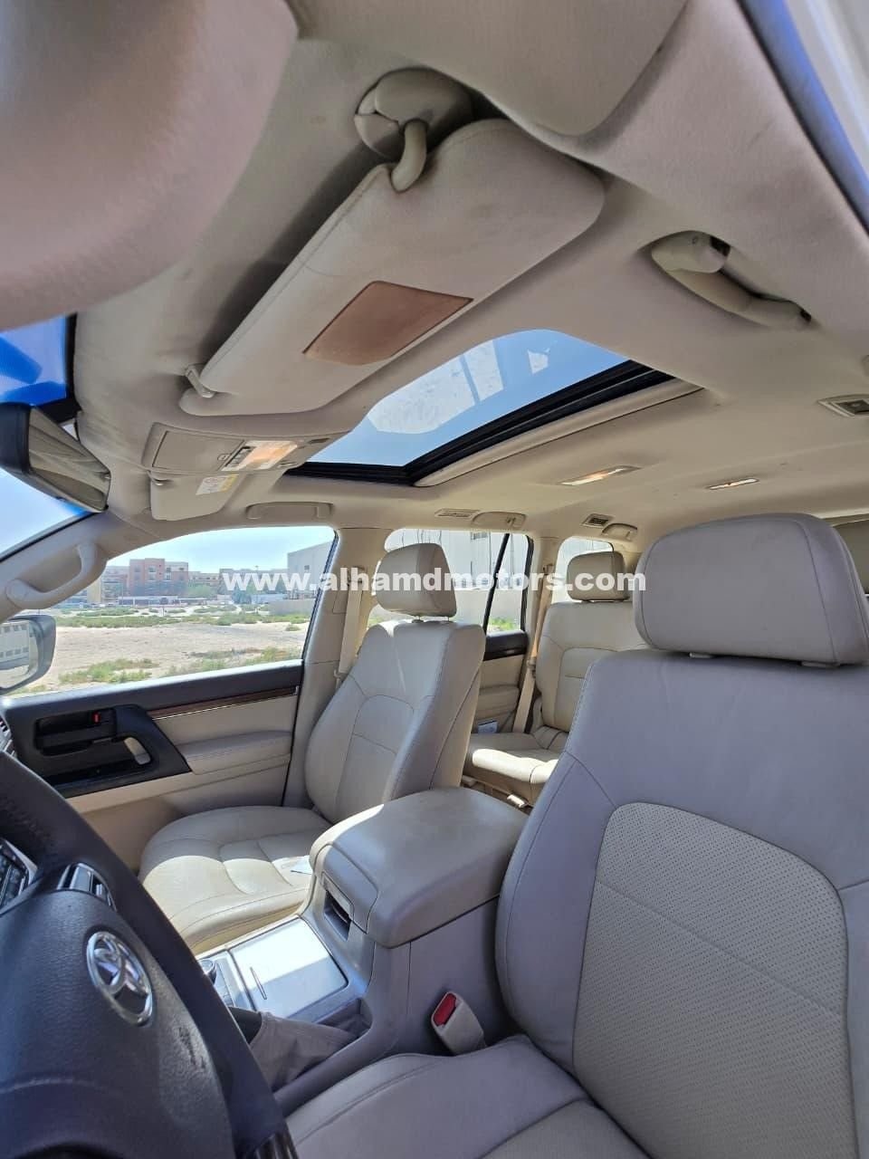 Car Image 2019 TOYOTA LAND CRUISER 