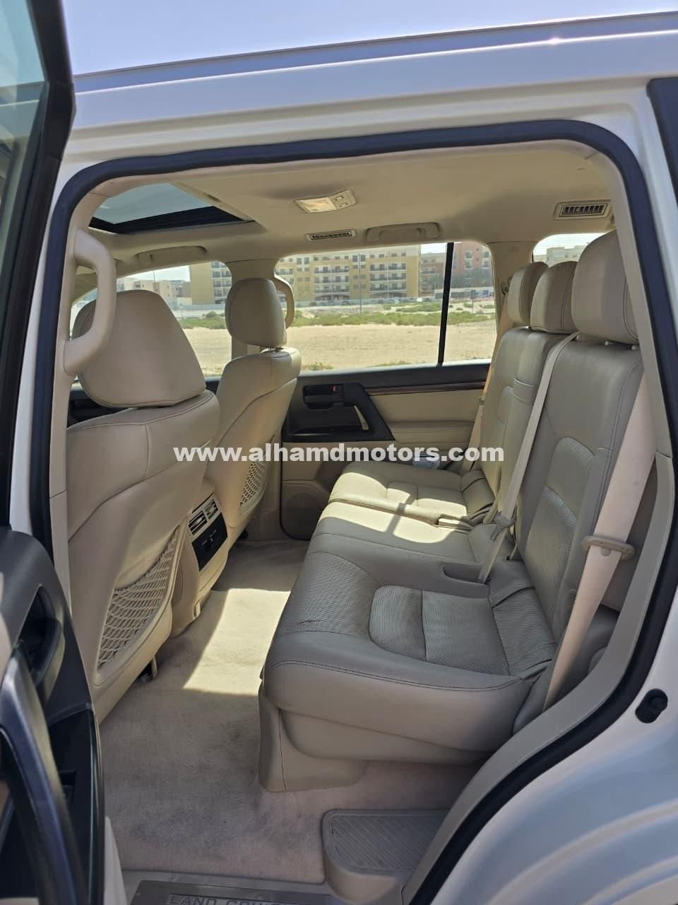Car Image 2019 TOYOTA LAND CRUISER 