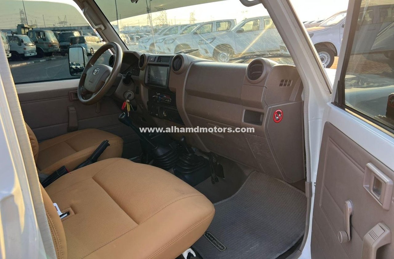 Car Image 2018 TOYOTA LAND CRUISER 