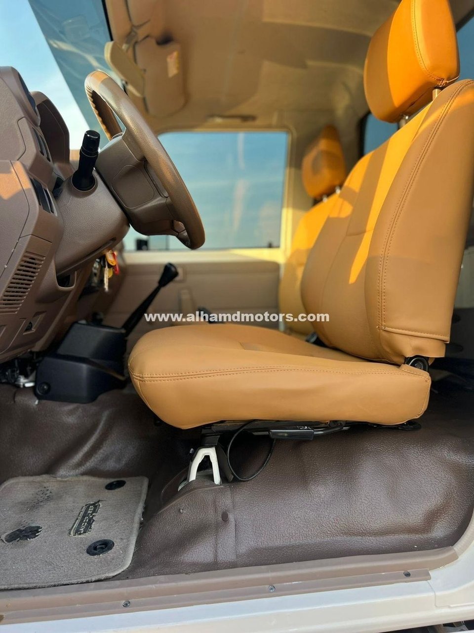 Car Image 2018 TOYOTA LAND CRUISER 
