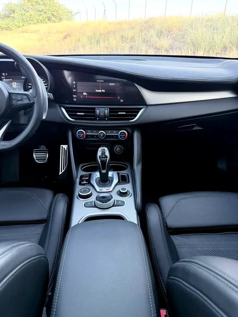 Car Image 2022 ALFA ROMEO GIULIA 