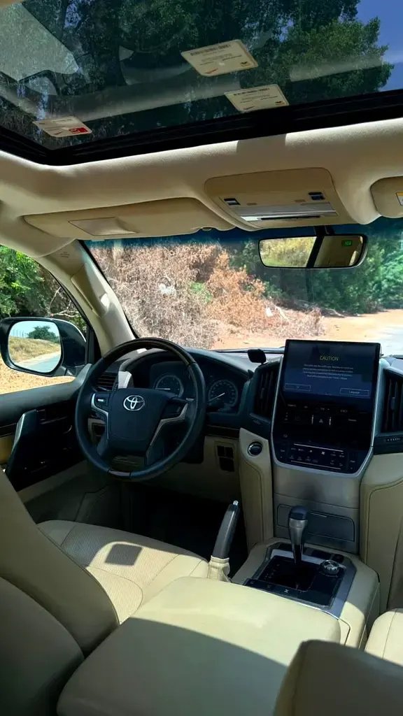 Car Image 2016 TOYOTA LAND CRUISER 