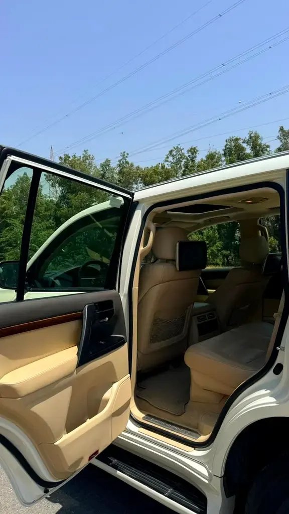 Car Image 2016 TOYOTA LAND CRUISER 