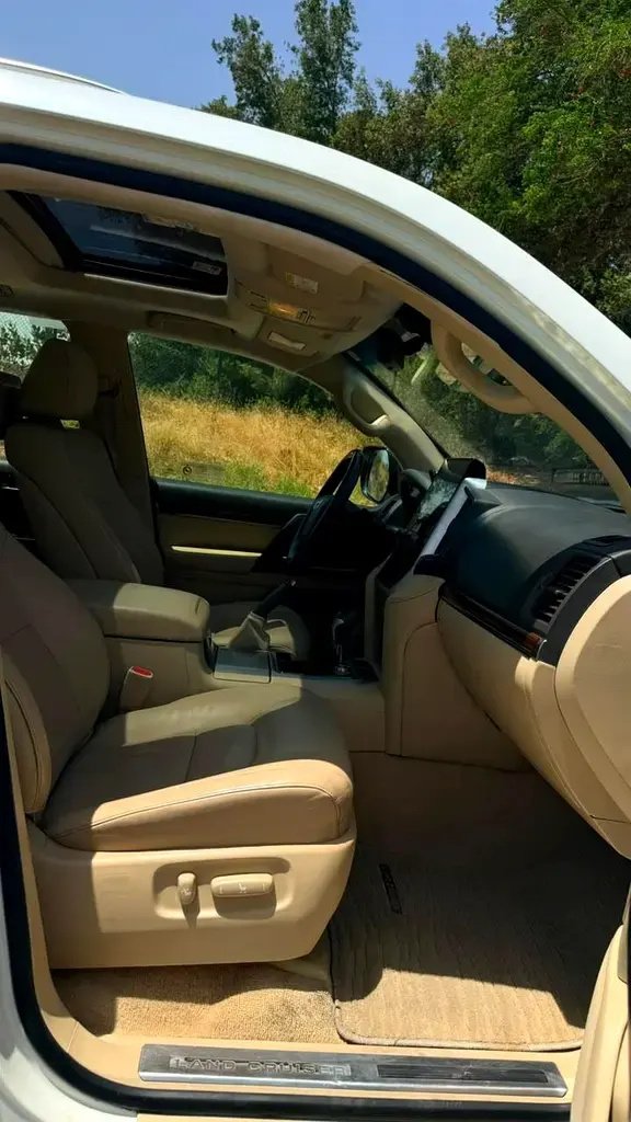 Car Image 2016 TOYOTA LAND CRUISER 