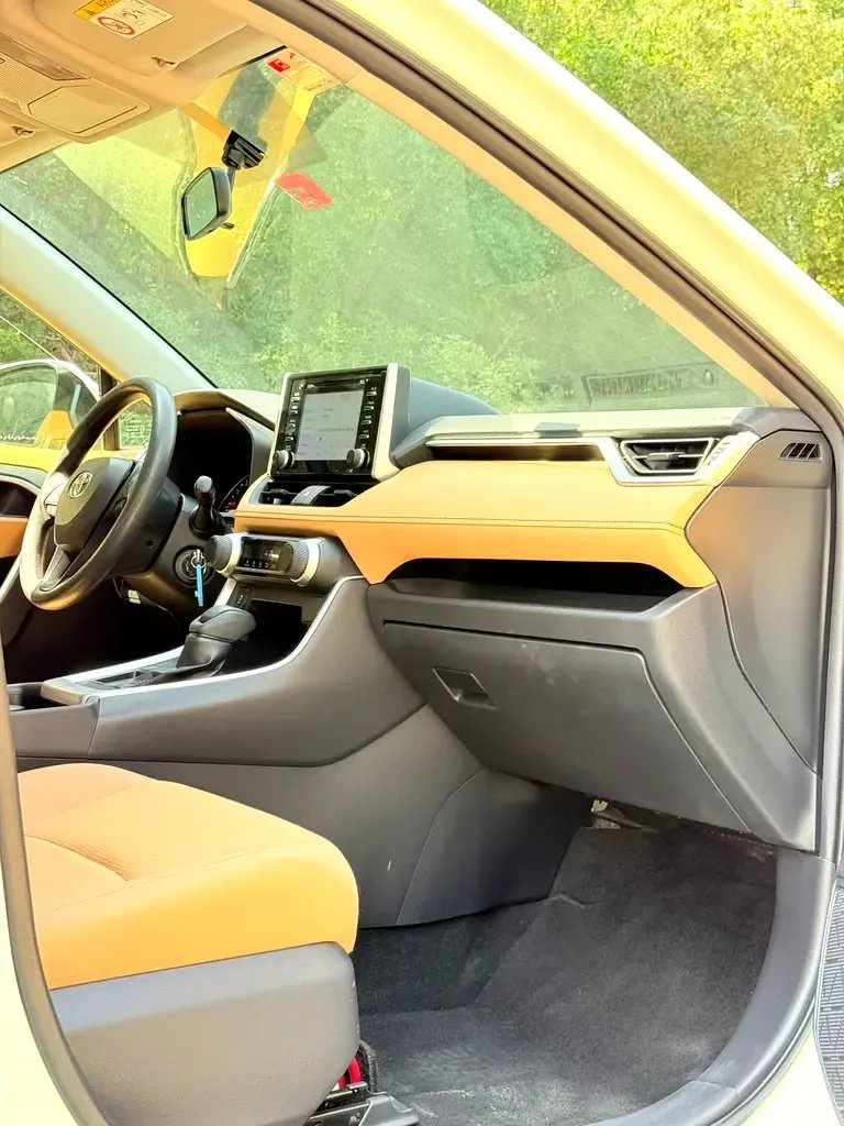 Car Image 2021 TOYOTA RAV4 