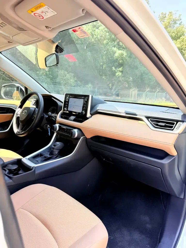 Car Image 2021 TOYOTA RAV4 