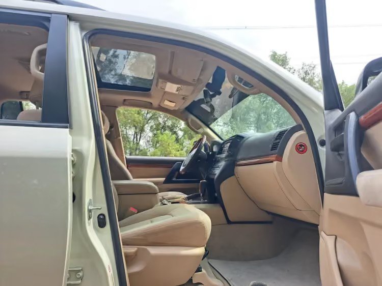 Car Image 2012 TOYOTA LAND CRUISER 