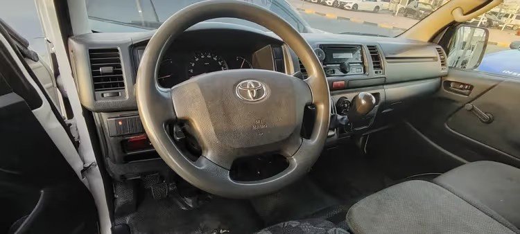 Car Image 2016 TOYOTA Hiace 