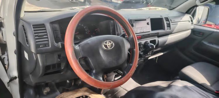 Car Image 2015 TOYOTA Hiace 