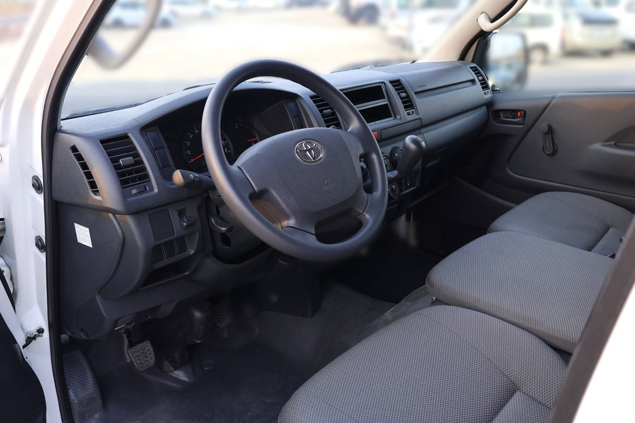 Car Image 2025 TOYOTA Hiace 