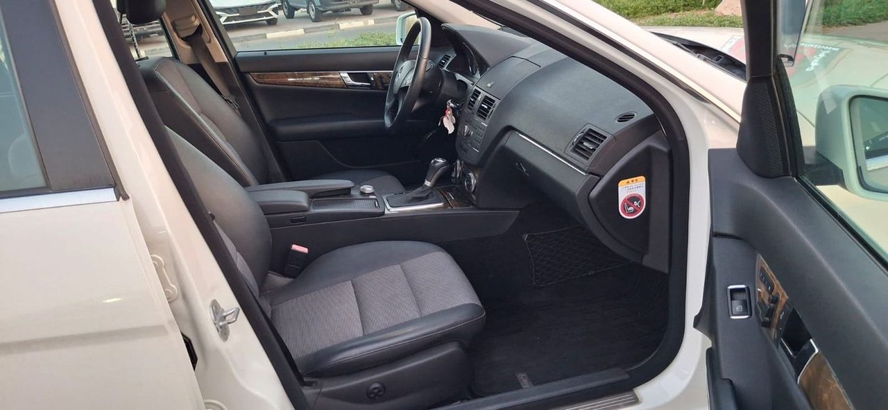 Car Image 2009 MERCEDES C Class 