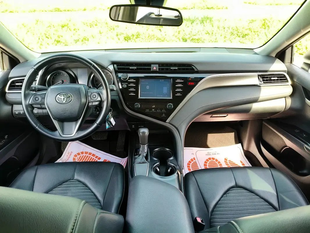 Car Image 2018 TOYOTA CAMRY 