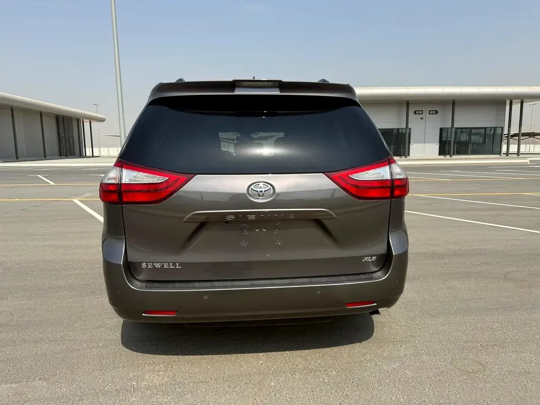 Car Image 2019 TOYOTA SIENNA 