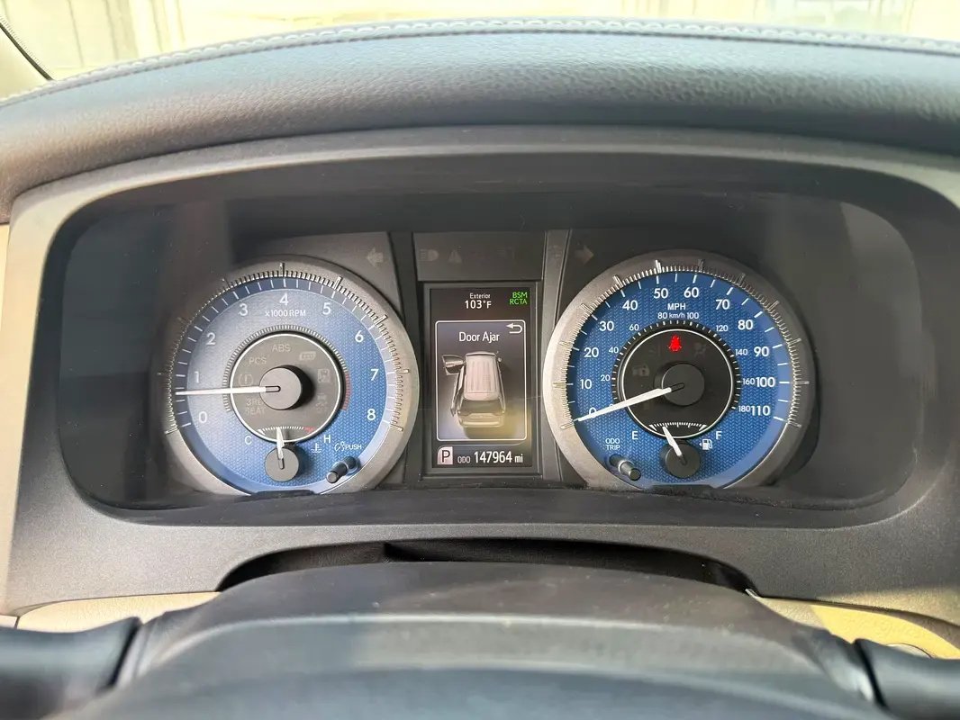 Car Image 2019 TOYOTA SIENNA 