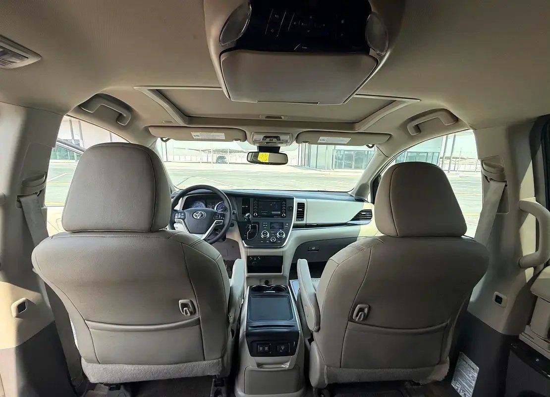 Car Image 2019 TOYOTA SIENNA 