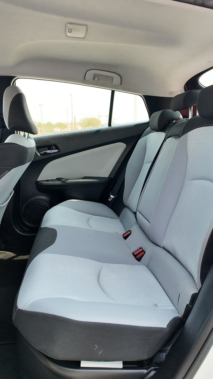 Car Image 2017 TOYOTA PRIUS 