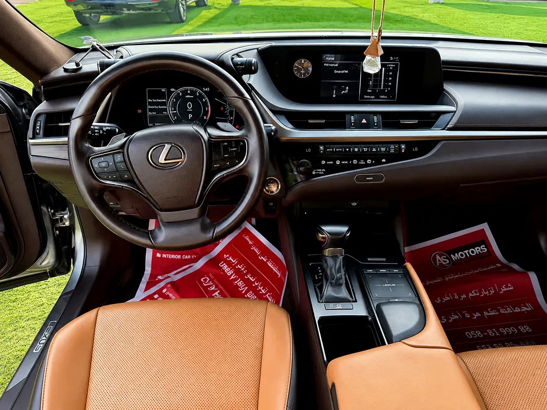 Car Image 2019 LEXUS ES 