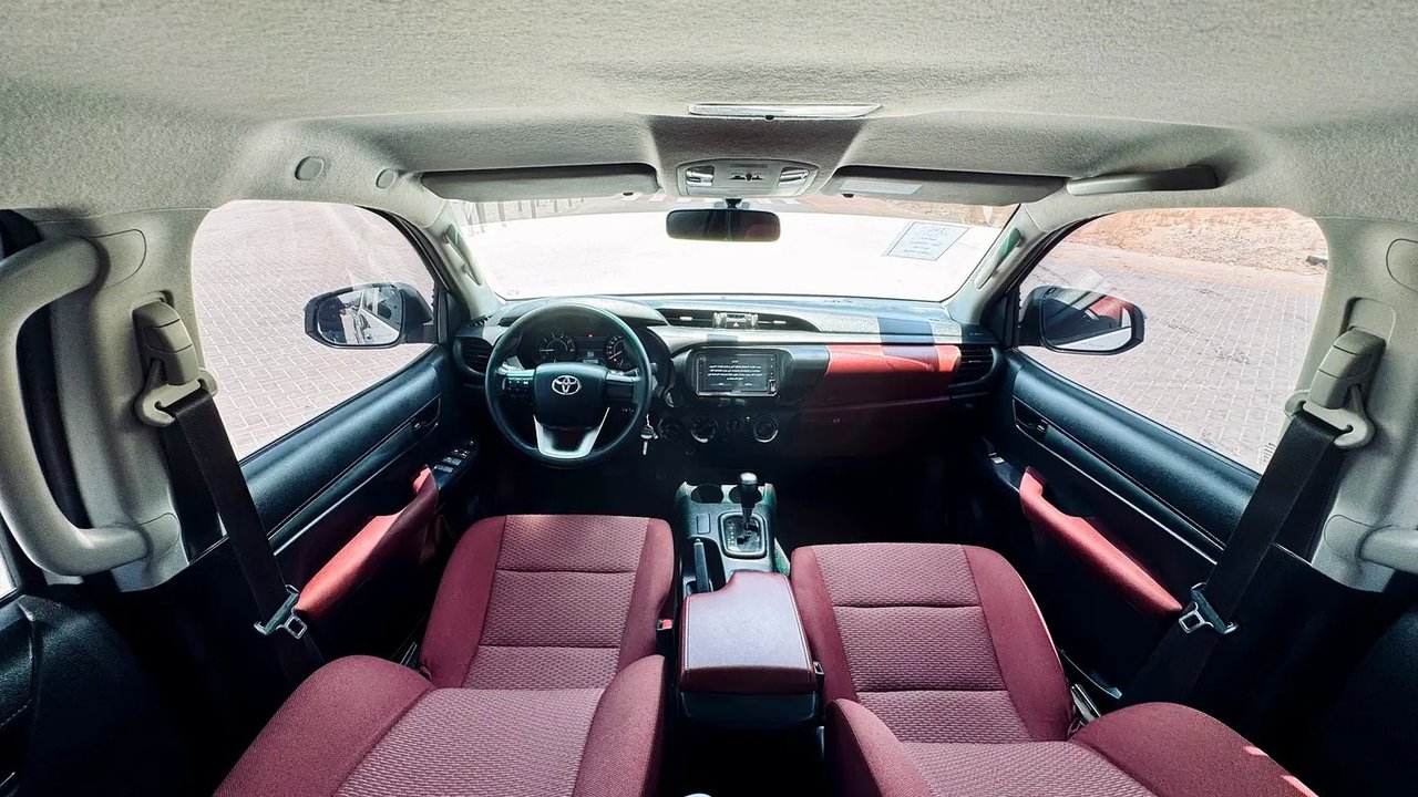 Car Image 2025 TOYOTA HILUX 