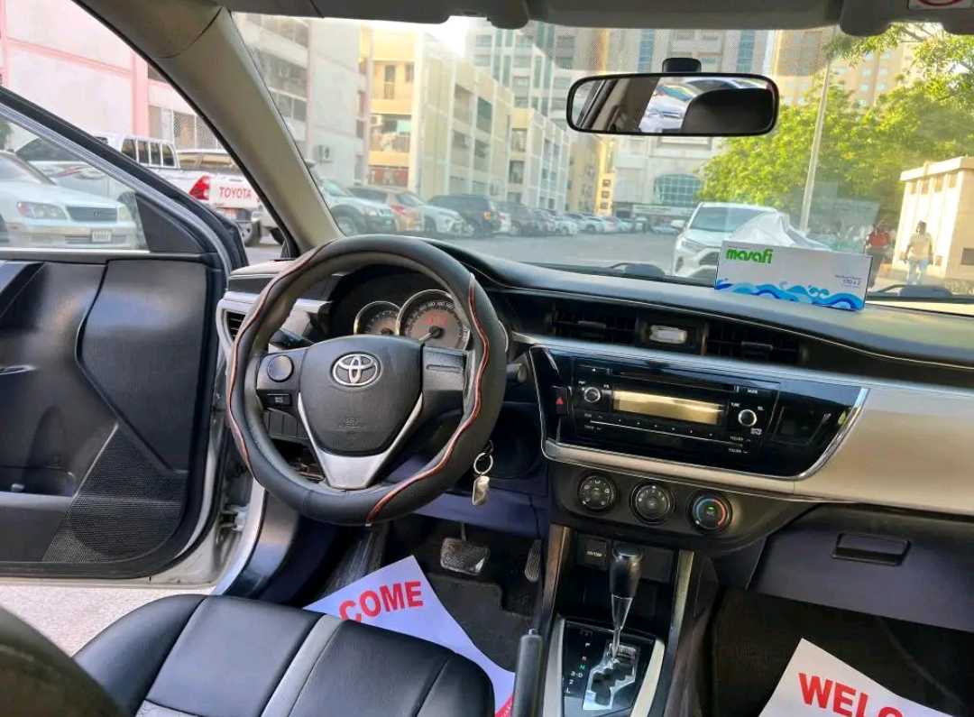 Car Image 2015 TOYOTA COROLLA SE
