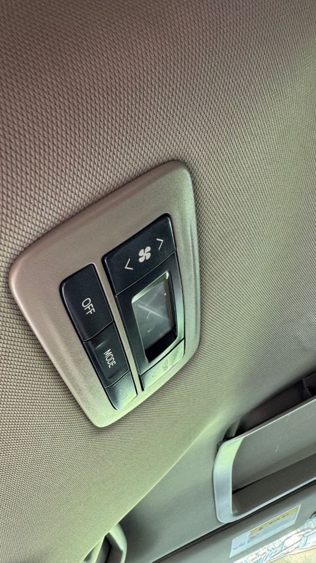Car Image 2017 TOYOTA SIENNA 