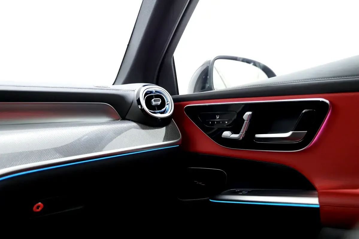Car Image 2025 MERCEDES GLC CLASS 