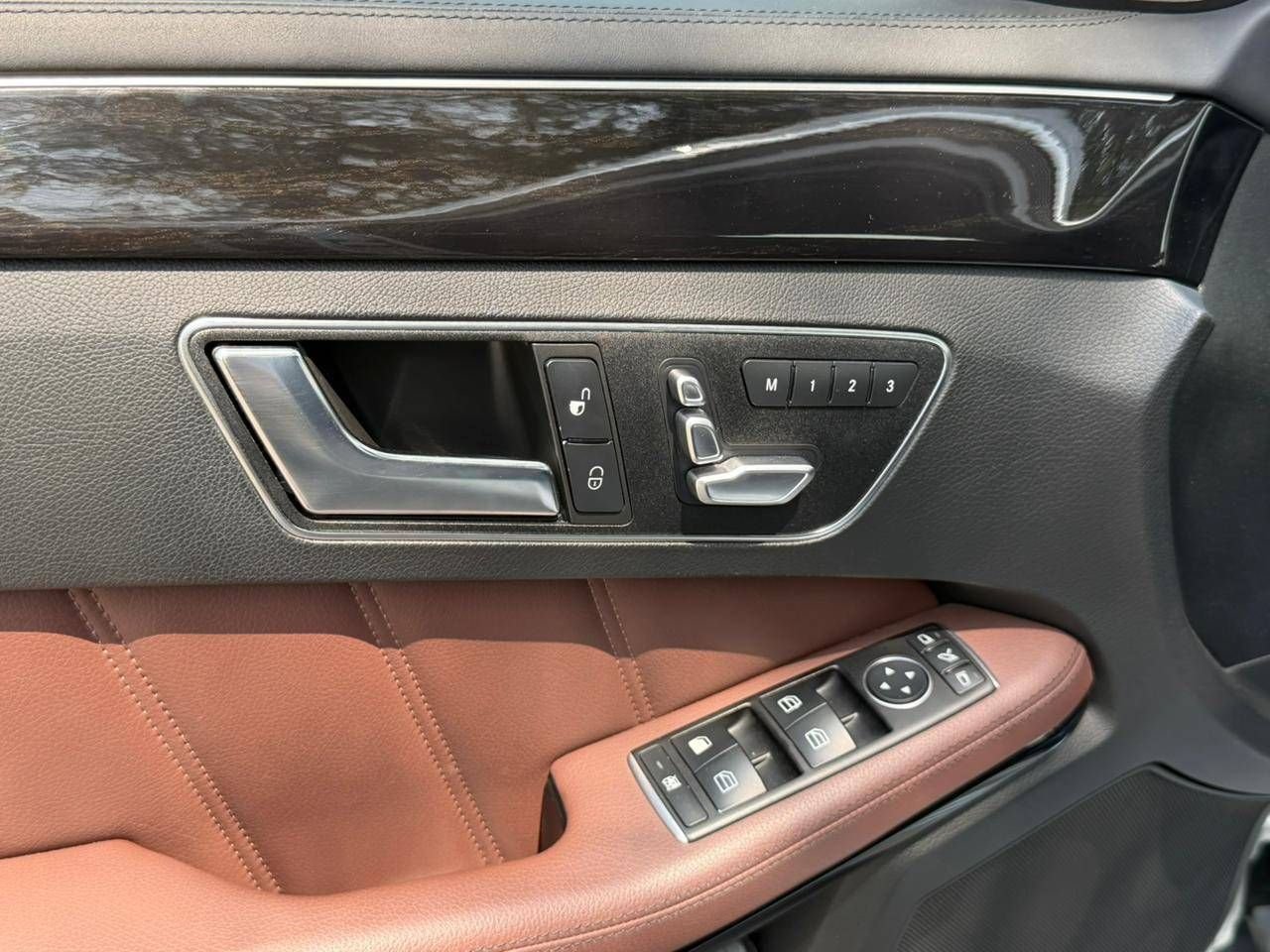 Car Image 2016 MERCEDES E Class 