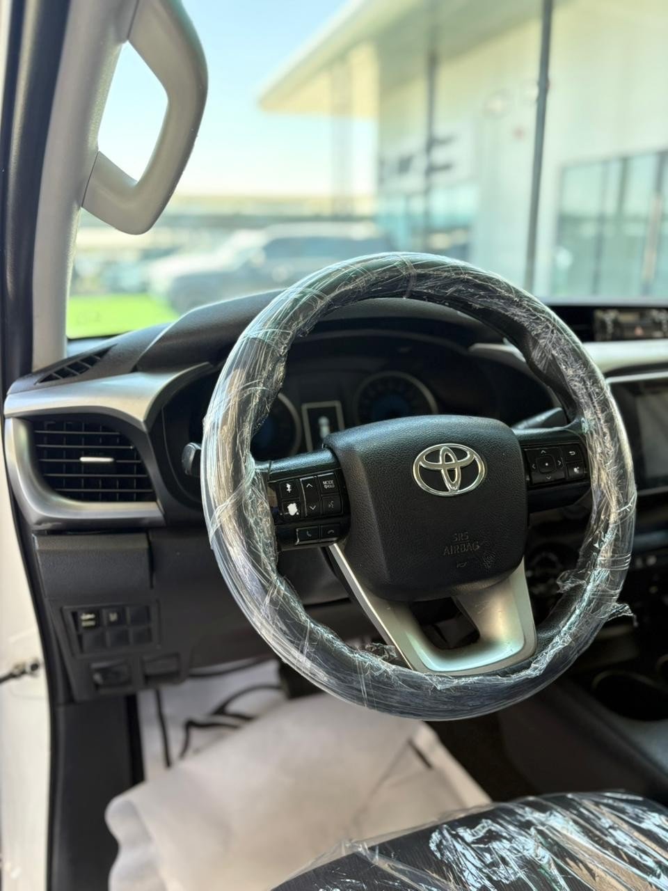 Car Image 2017 TOYOTA HILUX 