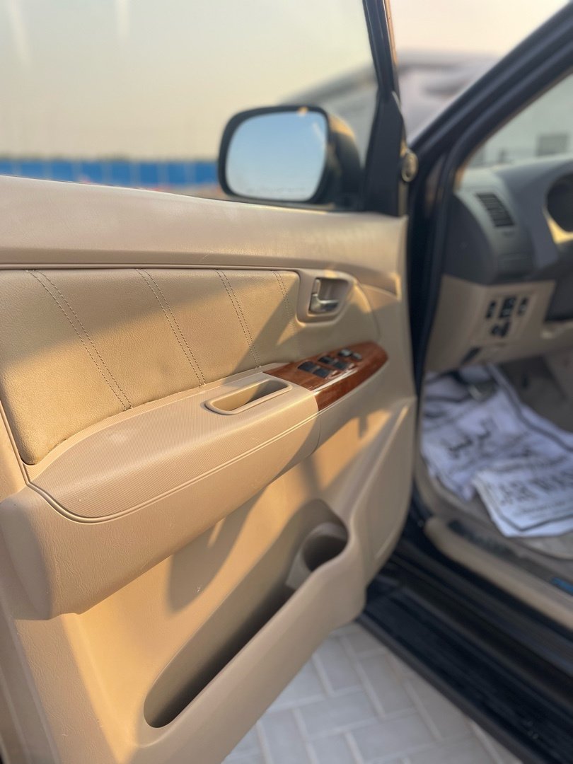 Car Image 2011 TOYOTA FORTUNER 