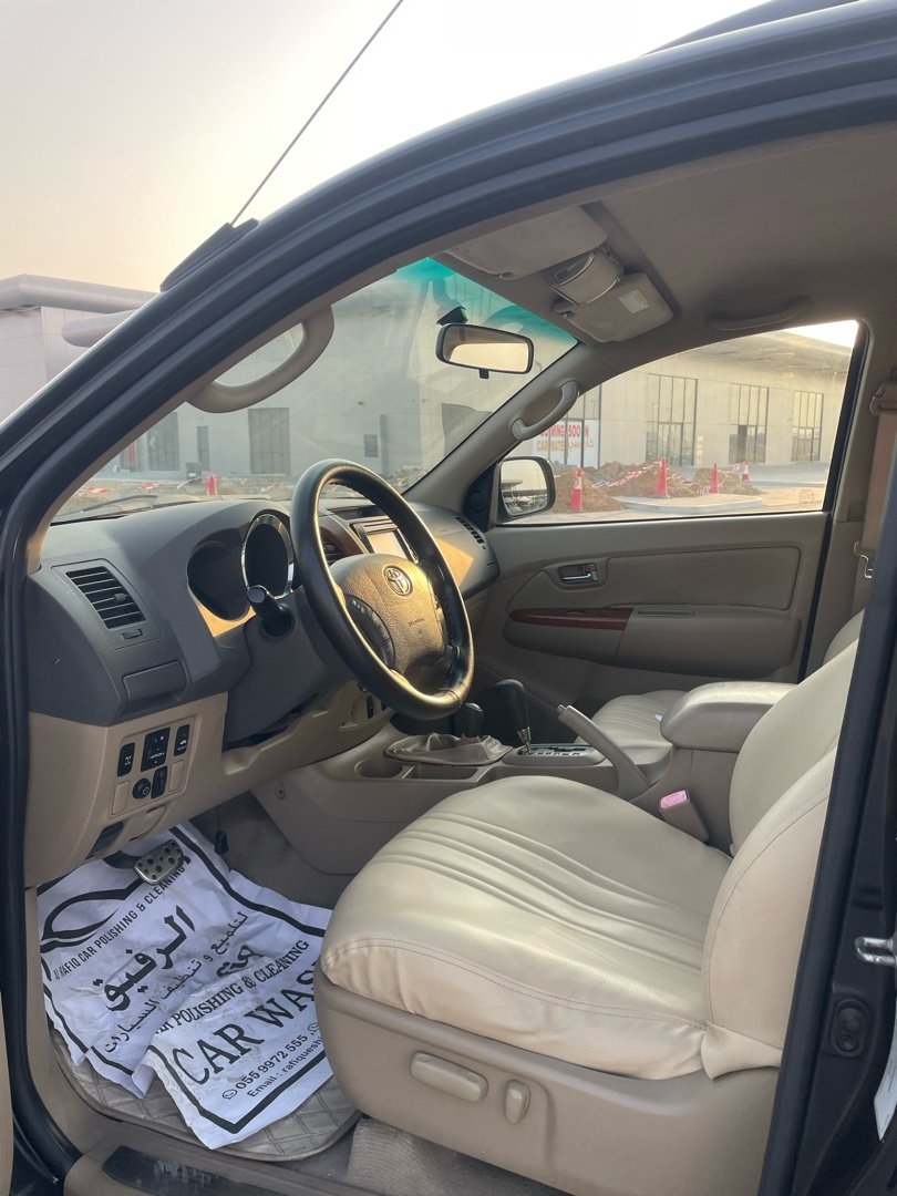 Car Image 2011 TOYOTA FORTUNER 