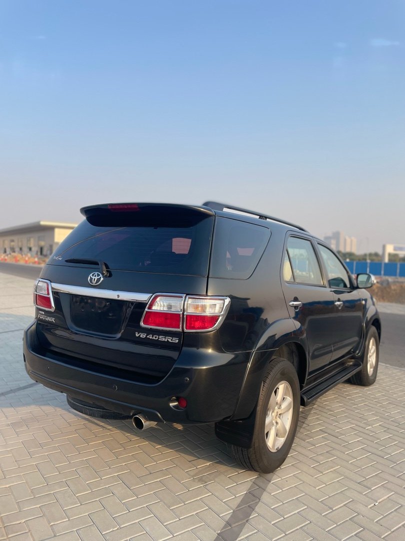 Car Image 2011 TOYOTA FORTUNER 