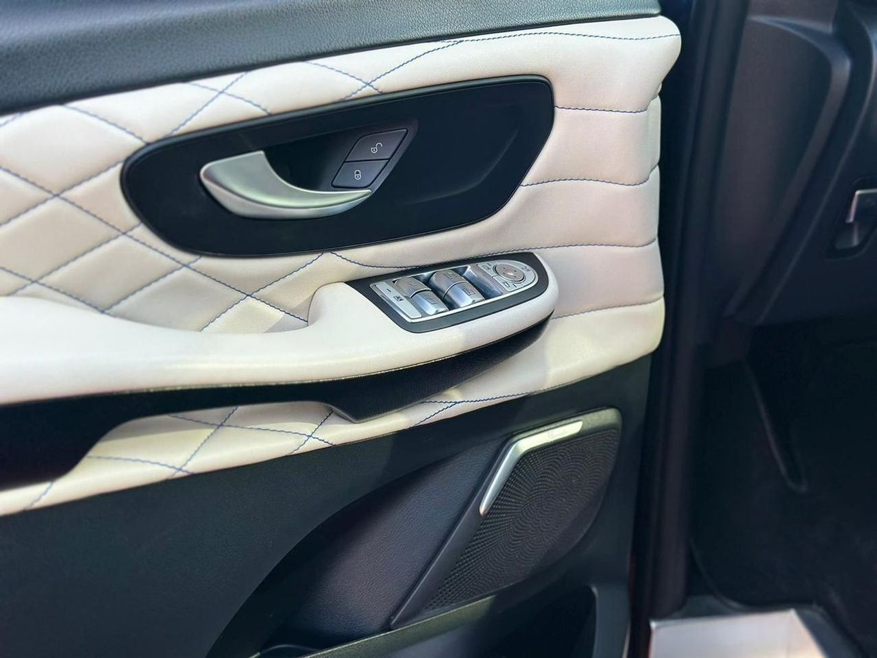Car Image 2022 MERCEDES V  CLASS 