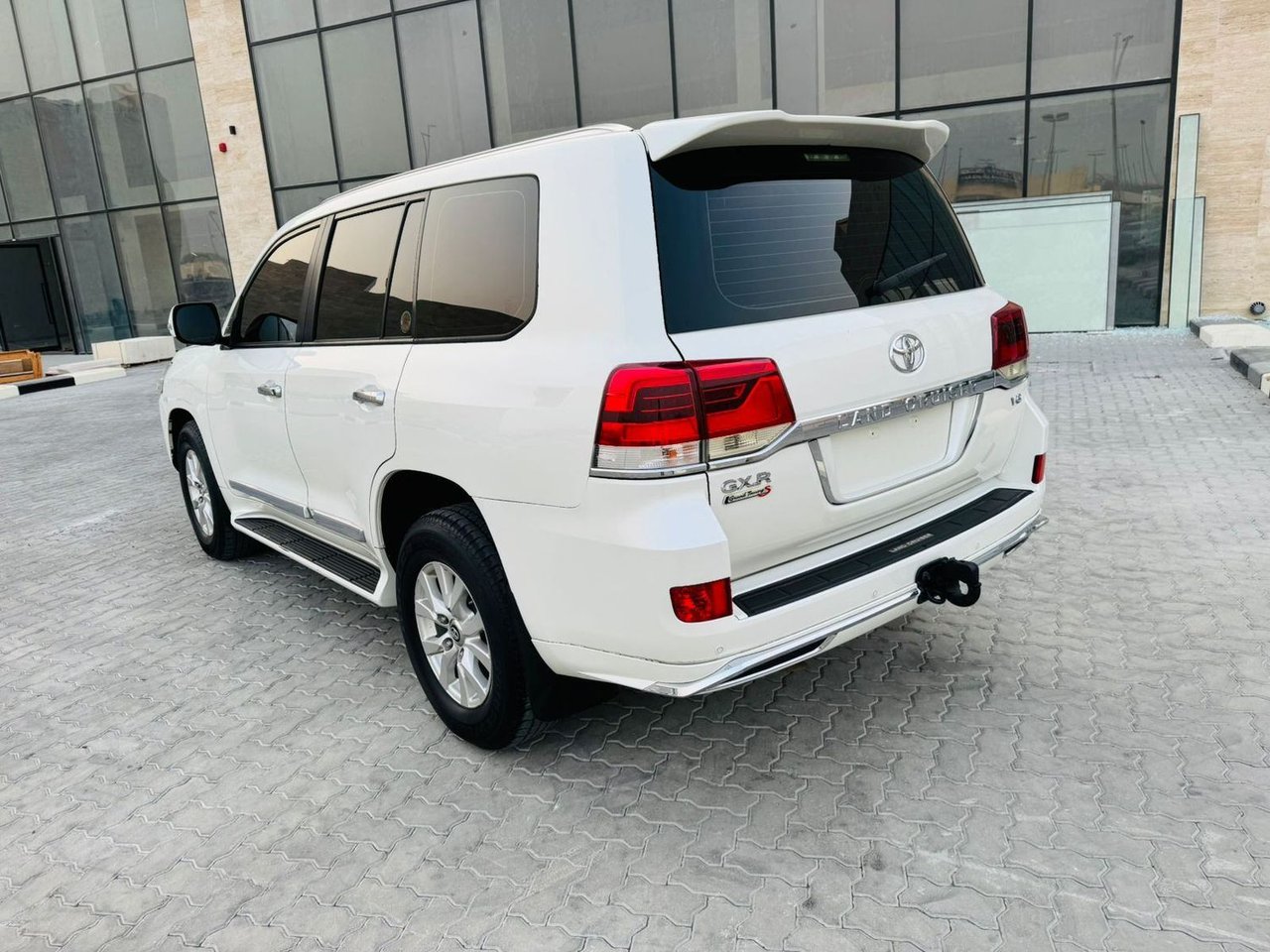 Car Image 2017 TOYOTA LAND CRUISER 