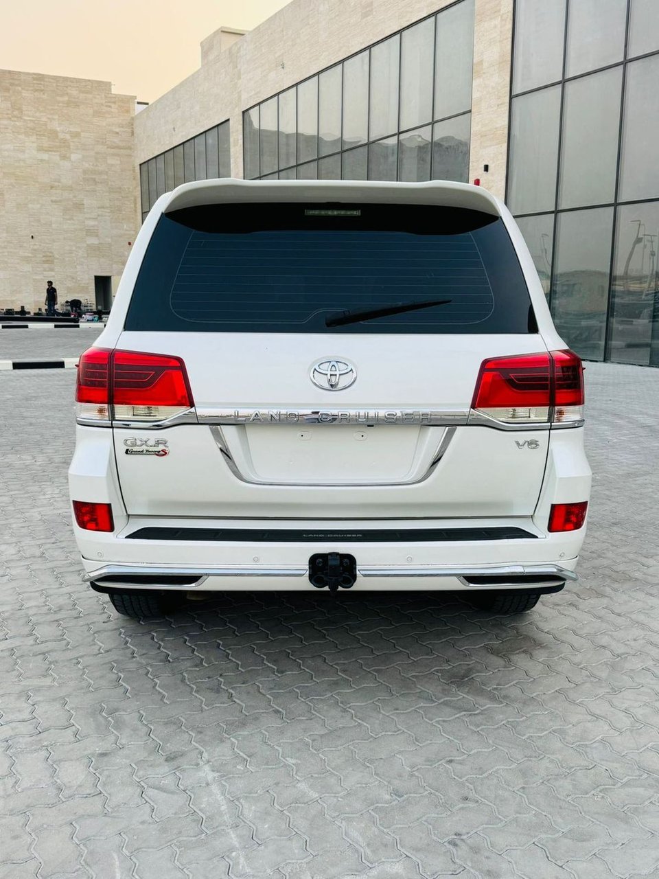 Car Image 2017 TOYOTA LAND CRUISER 