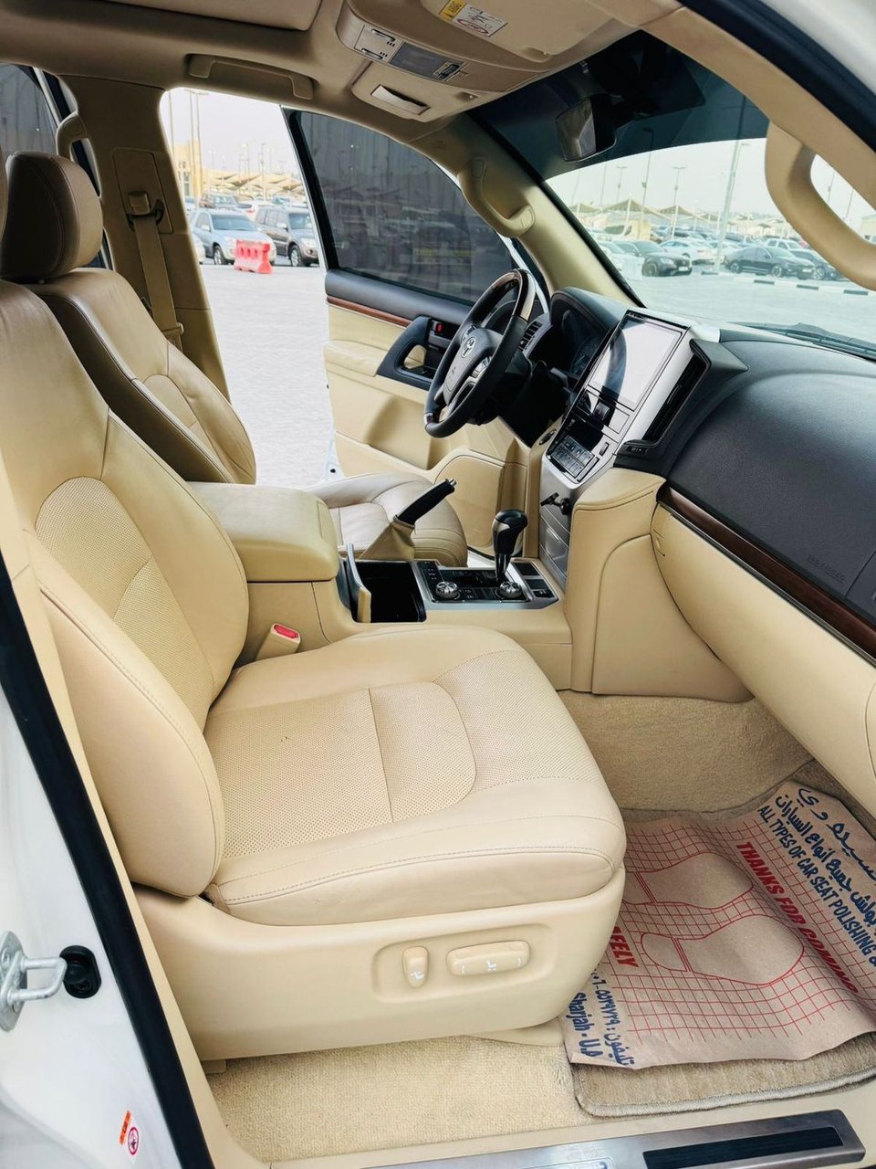 Car Image 2017 TOYOTA LAND CRUISER 