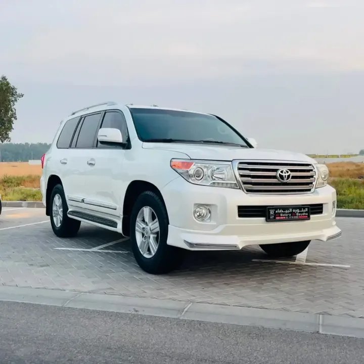 Car Image 2015 TOYOTA LAND CRUISER 