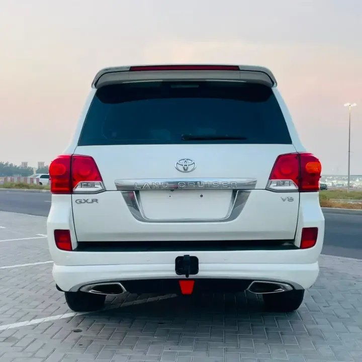 Car Image 2015 TOYOTA LAND CRUISER 