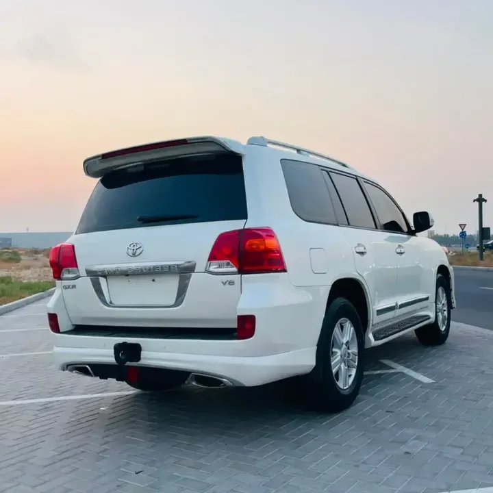 Car Image 2015 TOYOTA LAND CRUISER 