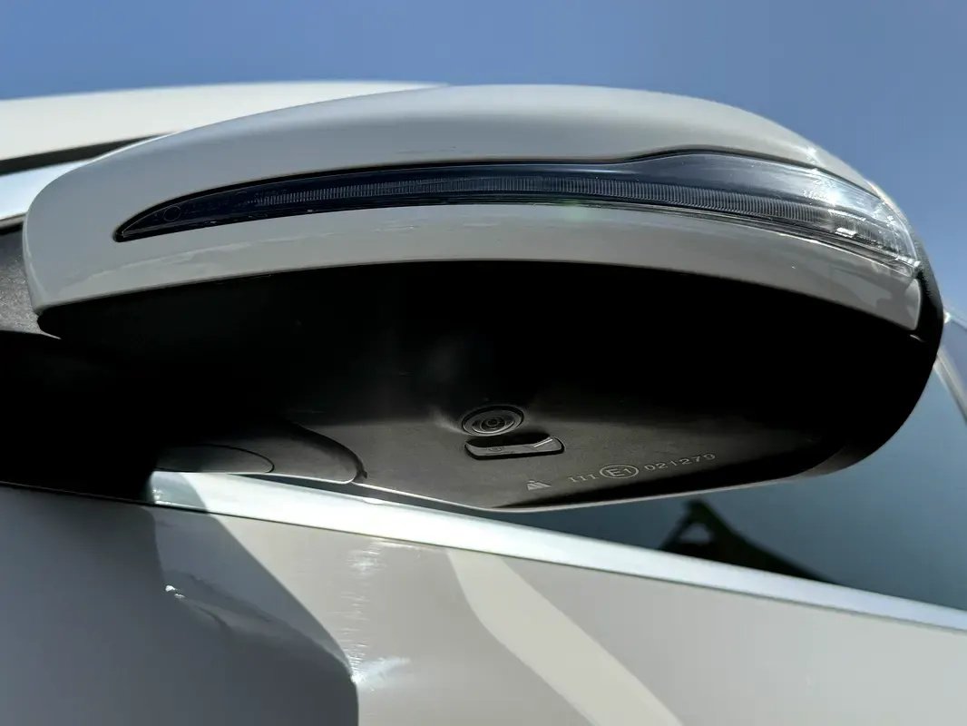 Car Image 2021 MERCEDES GLC CLASS 