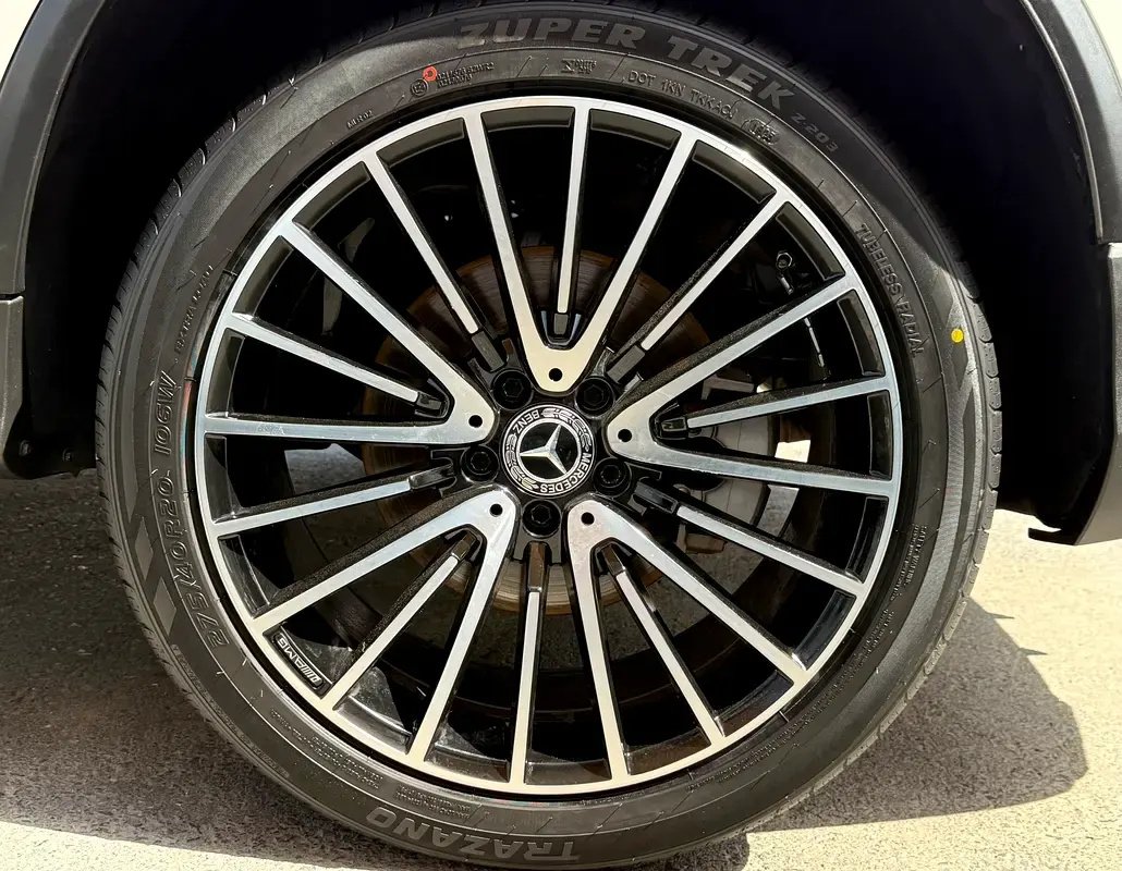 Car Image 2021 MERCEDES GLC CLASS 