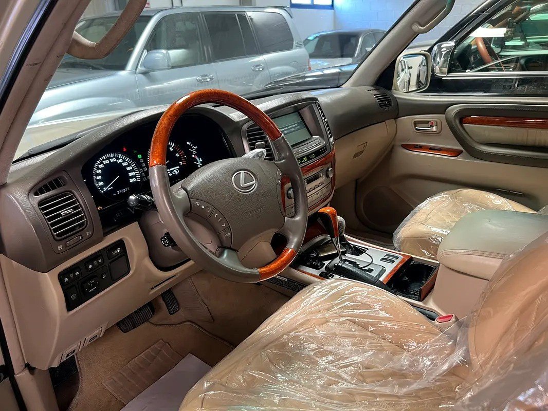Car Image 2004 LEXUS LX 