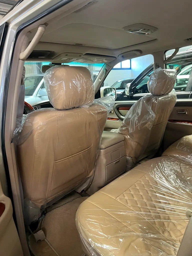 Car Image 2004 LEXUS LX 