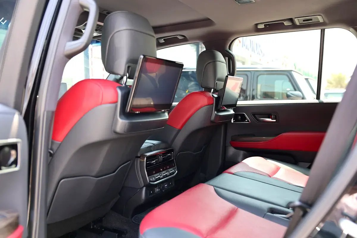Car Image 2024 TOYOTA LAND CRUISER 