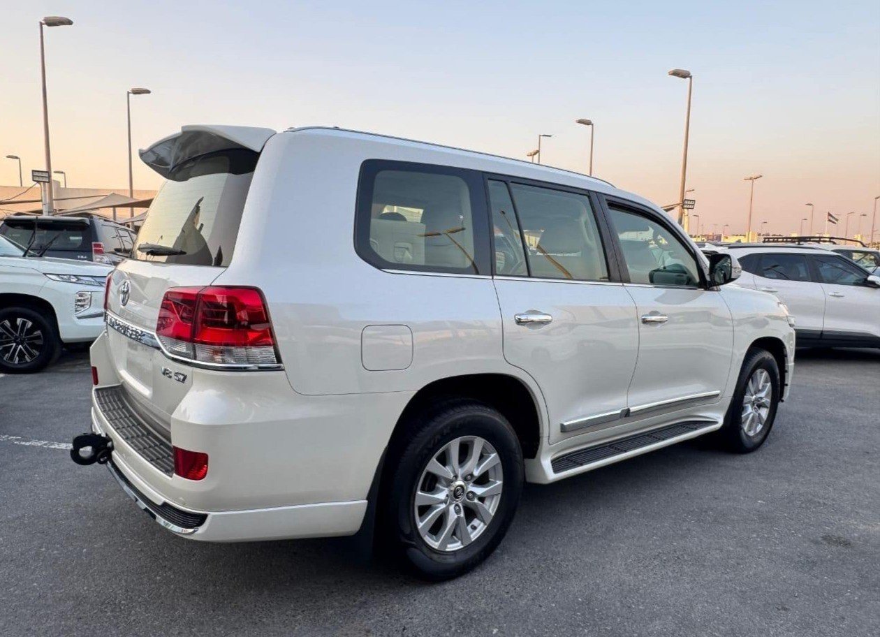 Car Image 2021 TOYOTA LAND CRUISER 
