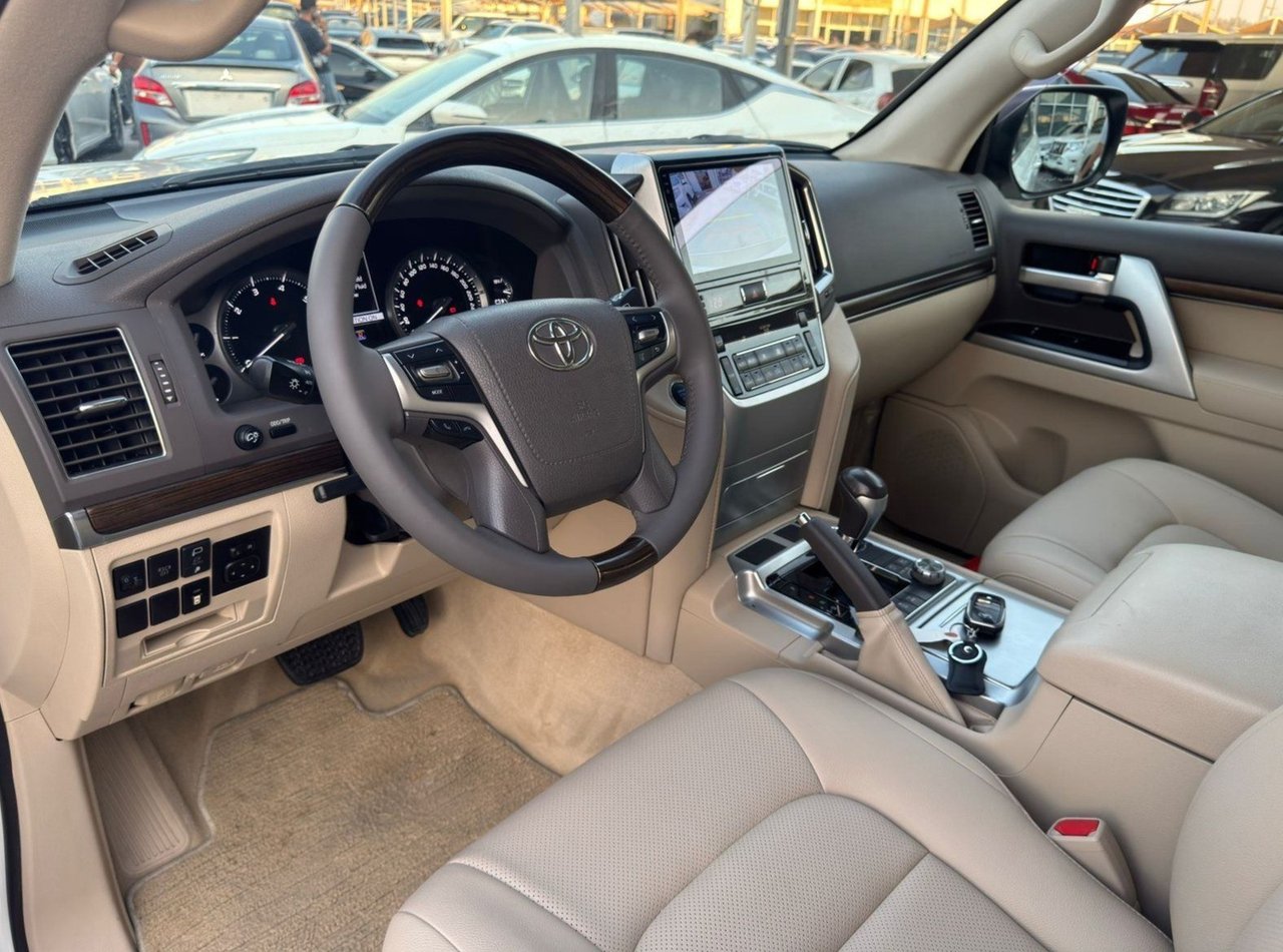 Car Image 2021 TOYOTA LAND CRUISER 