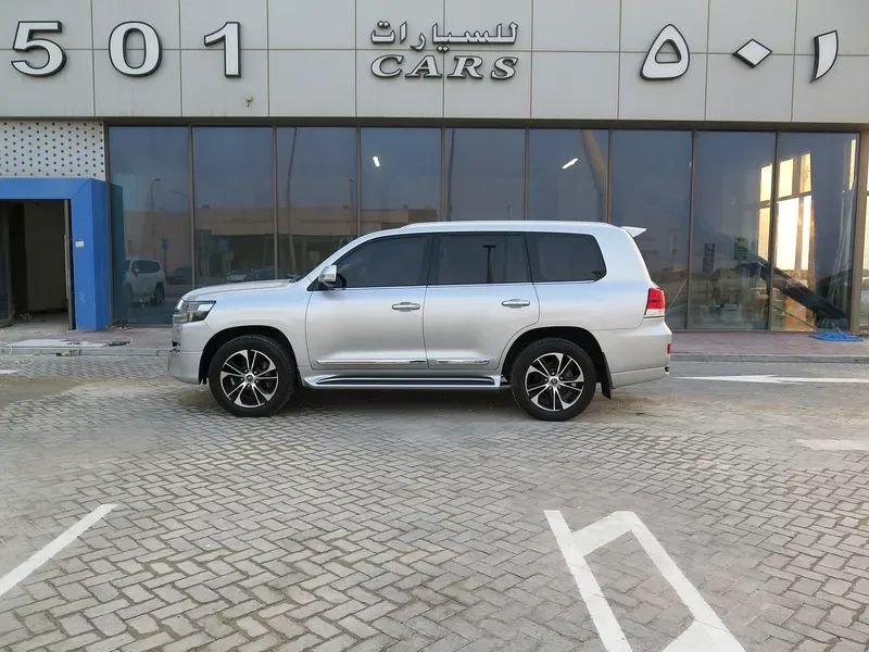 Car Image 2021 TOYOTA LAND CRUISER 