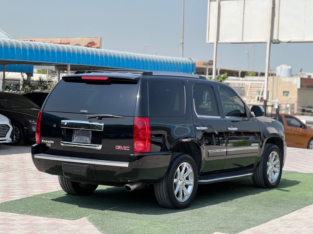 Car Image 2014 GMC YUKON 