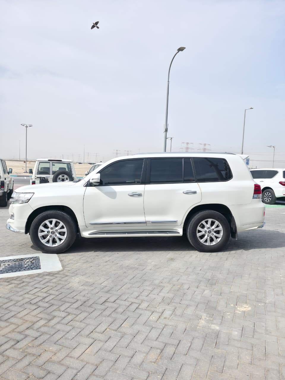 Car Image 2018 TOYOTA LAND CRUISER 