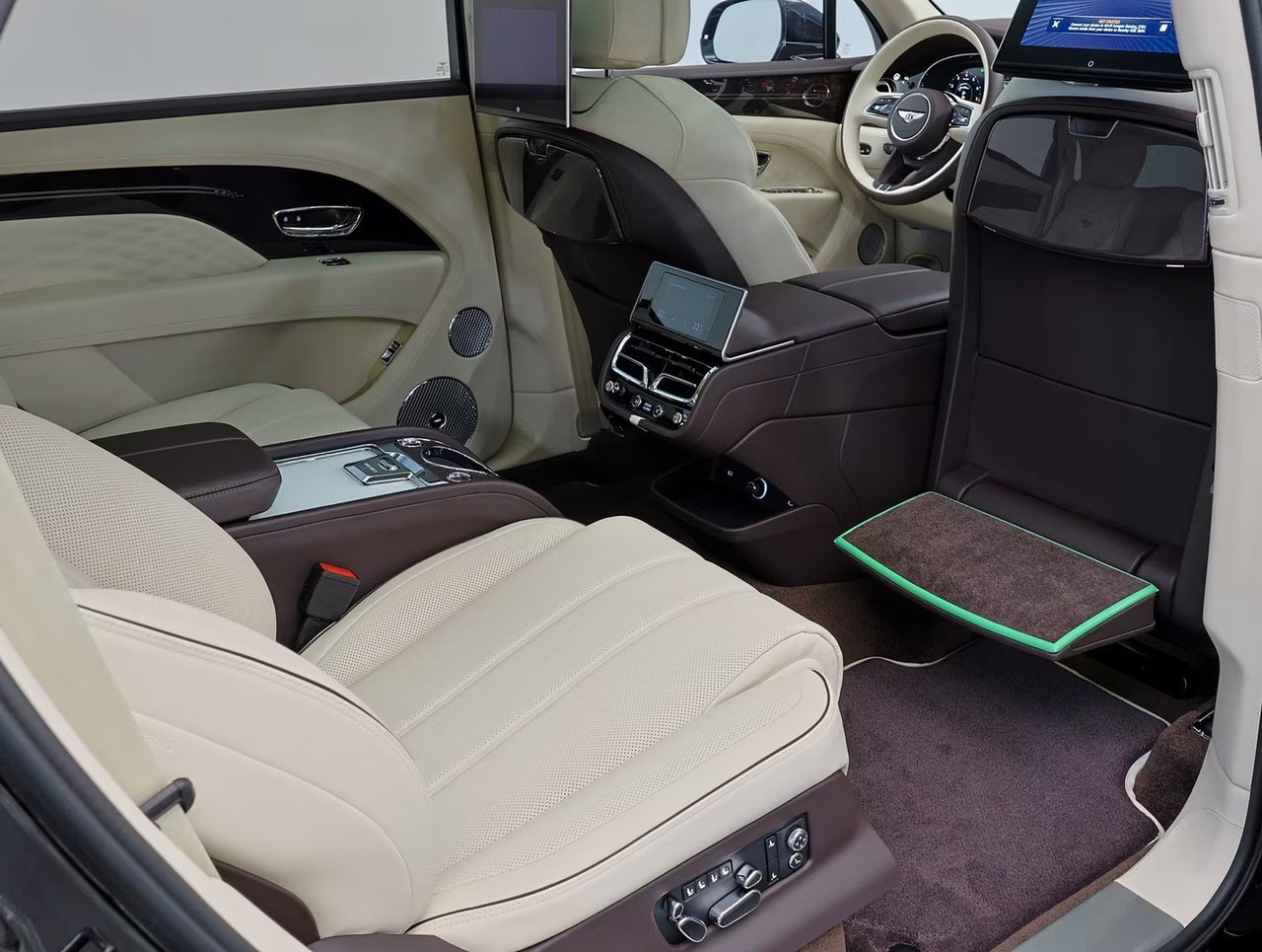Car Image 2026 BENTLEY BENTAYGA 
