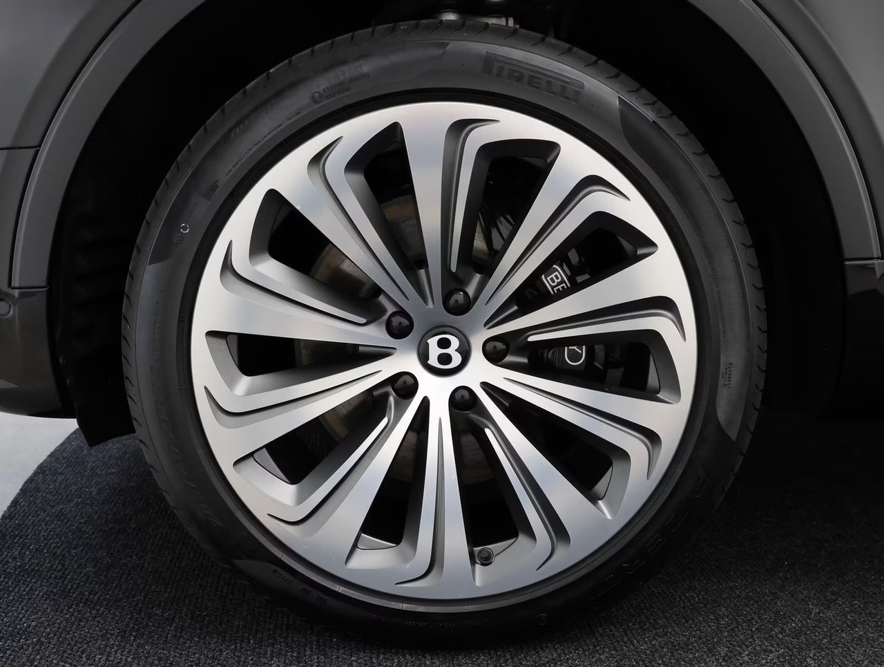 Car Image 2026 BENTLEY BENTAYGA 